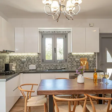 Aggeliki - F&a Golden Stone فيلة *