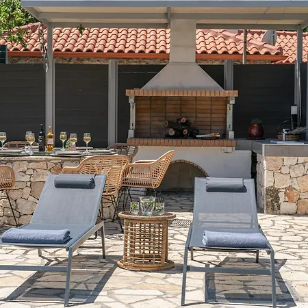 Aggeliki - F&a Golden Stone فيلة *