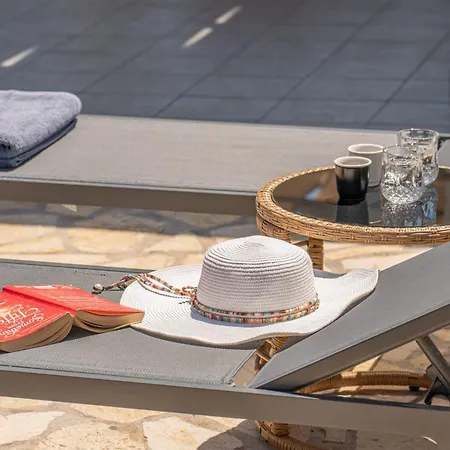 فيلة Aggeliki - F&a Golden Stone *