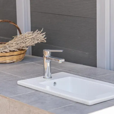 فيلة Aggeliki - F&a Golden Stone Loukata (Kefalonia)