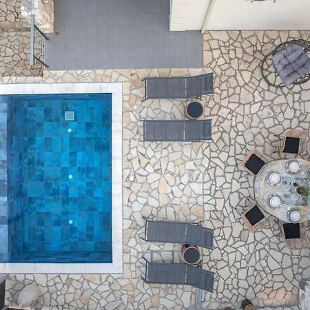 فيلة Aggeliki - F&a Golden Stone